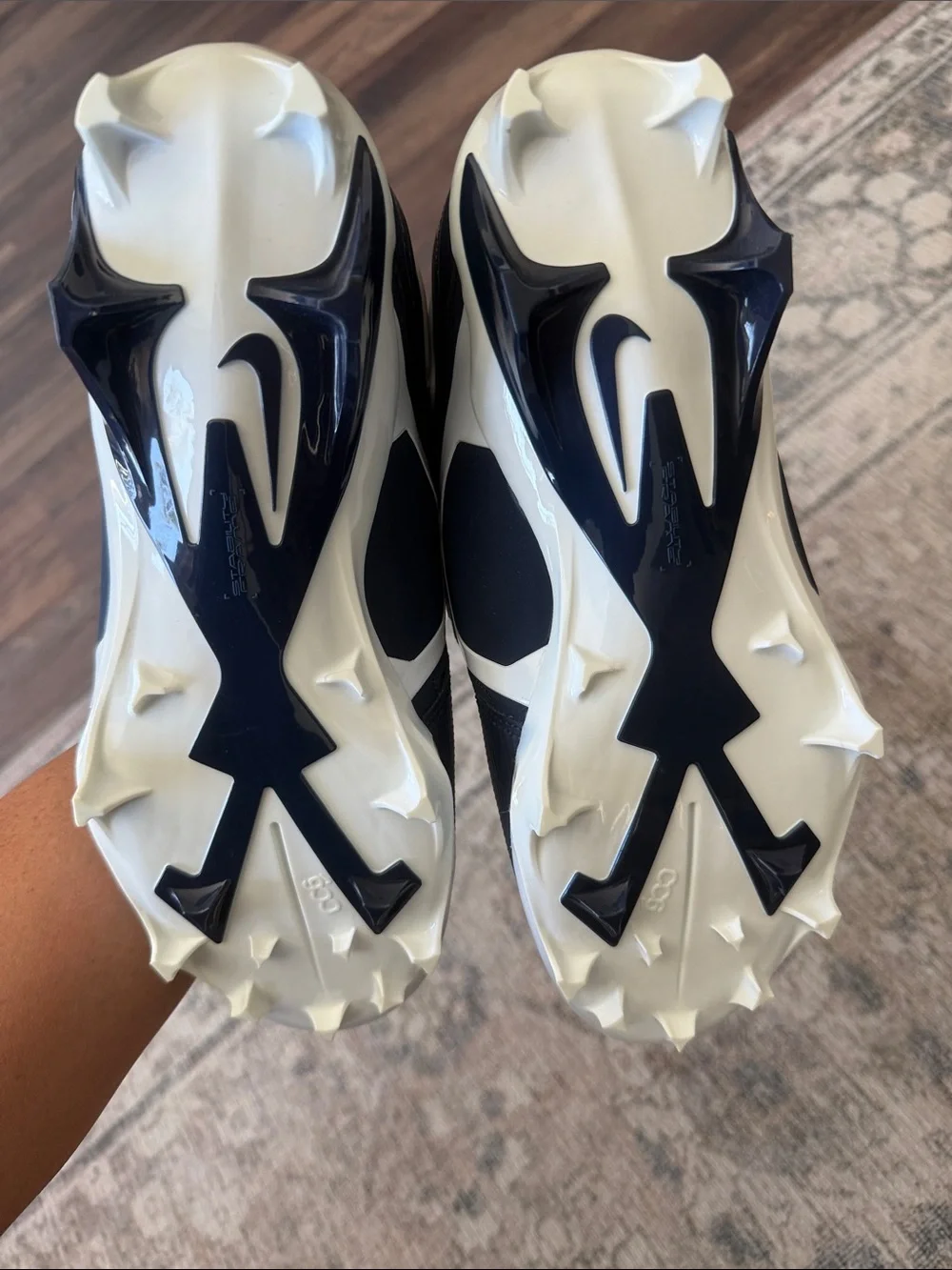 Nike Alpha Menace Pro3 Cleats in Navy and White. NWOT